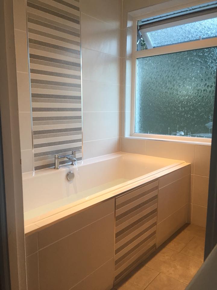 Greevy Avenue Shower/ Bath