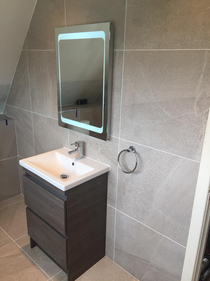 Tadworth Shower/Bath