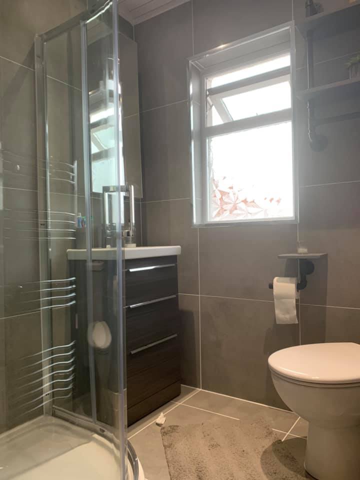 Strandburn Avenue Showerroom